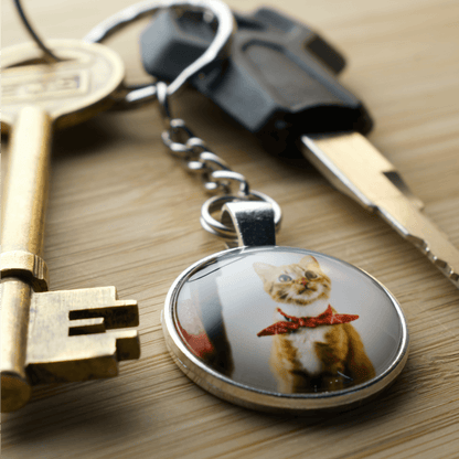 Your pendants photo keyring with cat on keys on wood table